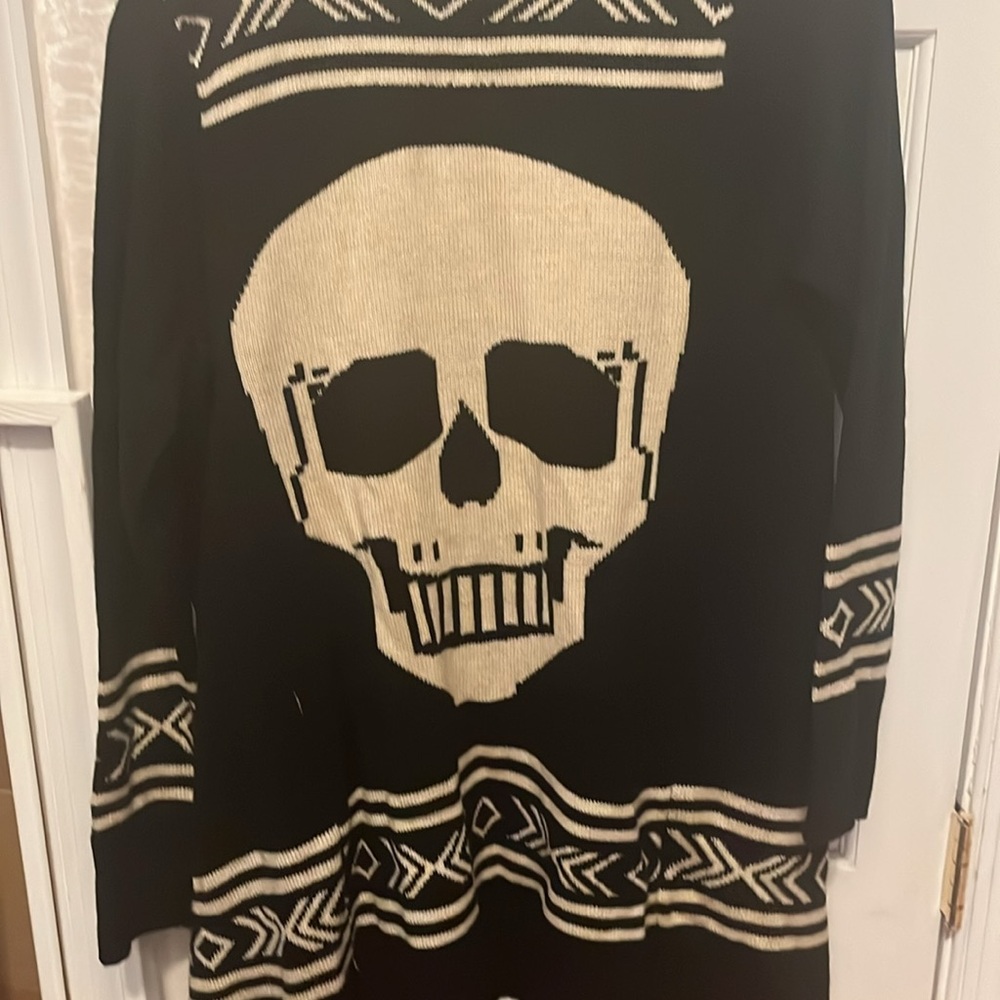 Skull black cardigan nwot - Picture 2 of 3